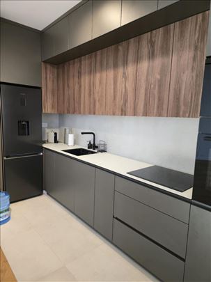 Odlican stan u K Districtu sa garažom