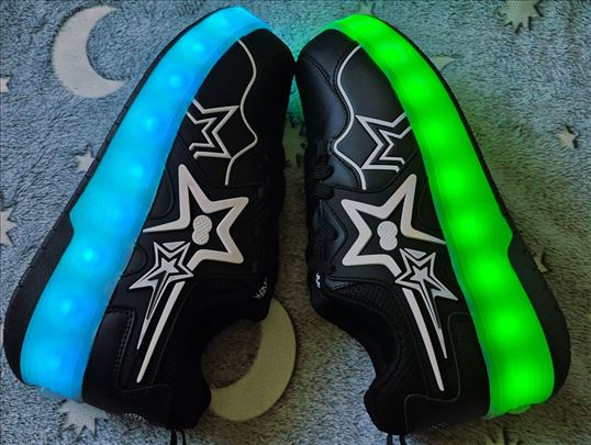 Patike sa točkićima broj40= 25.5cm na stanju, punj