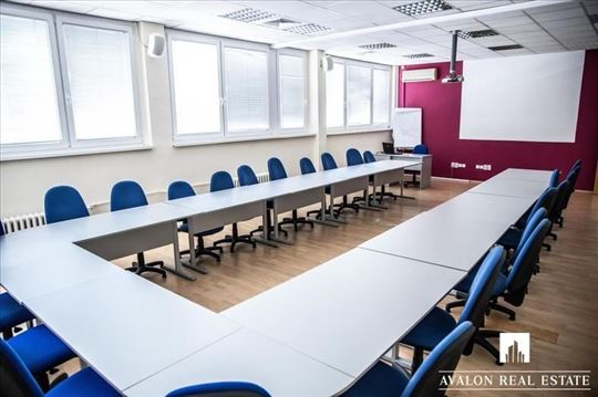 Poslovna zgrada na Novom Beogradu