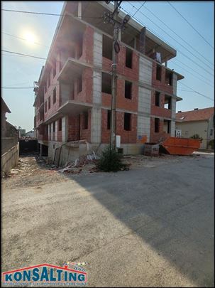 Stan,novogradnja,Novi Banovci,autoput blizu,034-11