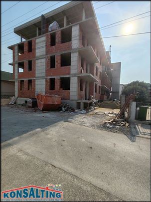 Stan,novogradnja,Novi Banovci,autoput blizu,034-26