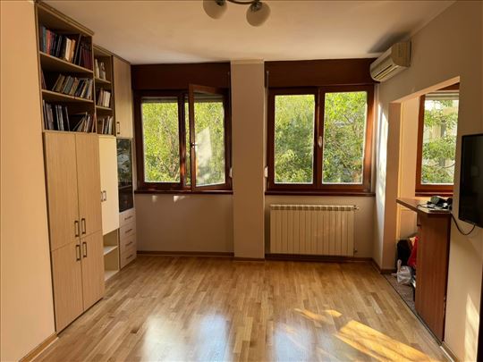 Tas,Mirocka,dvosoban,luks,top lokacija.