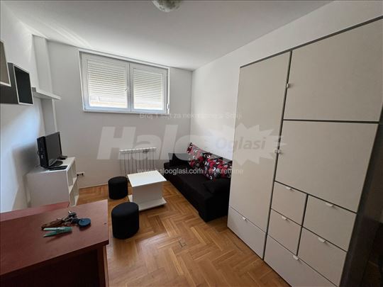 Garsonjera, Učiteljsko naselje, Odlična lokacija