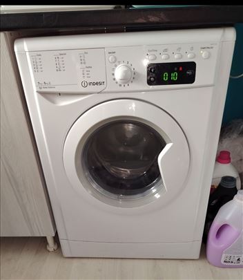 Indesit pere i suši