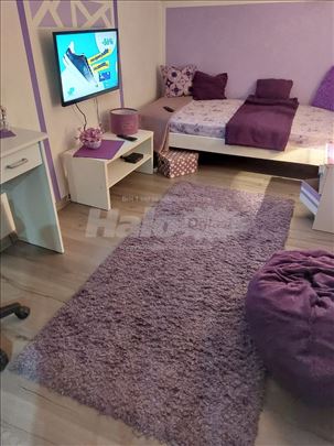 Izdajem sobu ugao Ustaničke i Bulevara