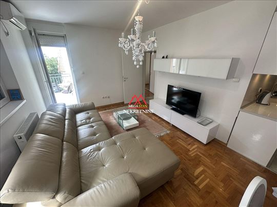 Jednoiposoban stan - 42m2 - Sajmište