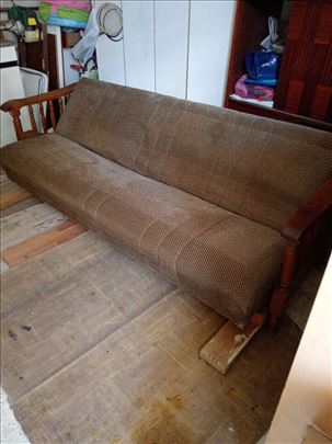 Kauč -polukauč sa drvenim rukonaslonima