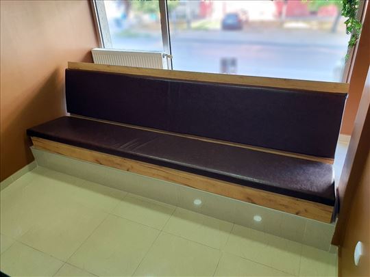 Klupe sa metalnim ramom