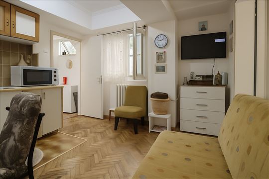  Namešten, jednoiposoban stan na Miljakovcu 