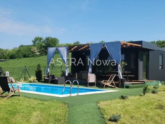 Nova vikend kuća sa bazenom na 25 ari placa