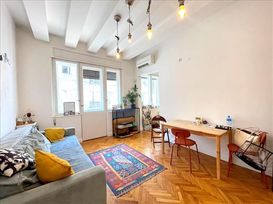 Renoviran , salonska zgrada 