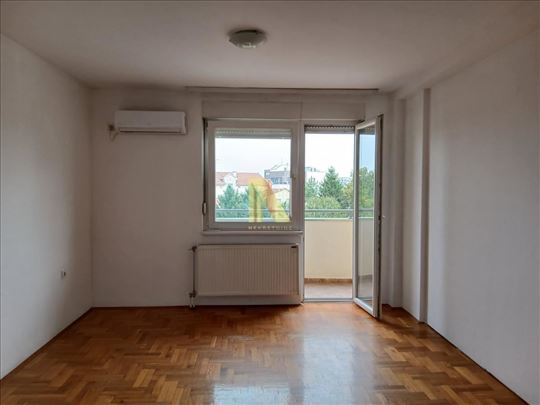 Odličan dvoiposoban stan, Polunamešten, odmah usel