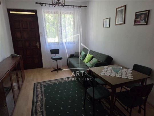 Palilula, namešten 3.0 stan, sa dvorištem, mereno 