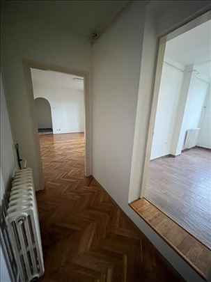 Paviljoni, Luja Adamiča, 2.0-51m2, lodja, 6/6, cg,