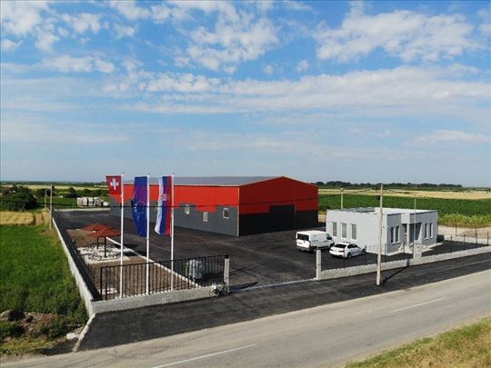 Poslovni prostor, 2 objekta 881m² na placu 3279 m2