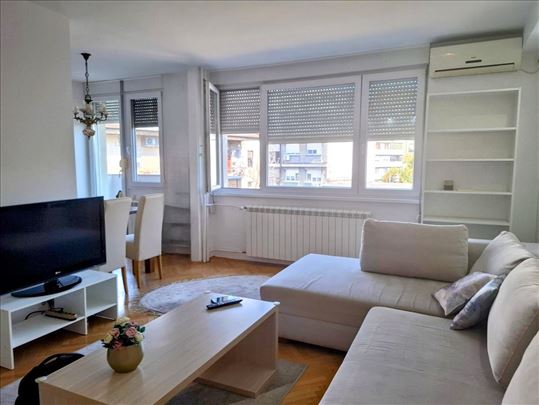 Stari Grad Pop Lukina 3-soban renoviran stan 
