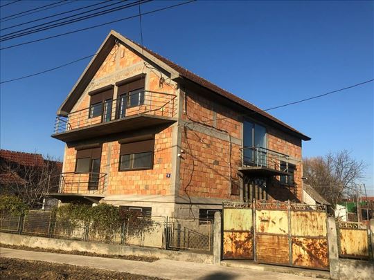 Tроспратница у Београду, општина Земун, Батајница