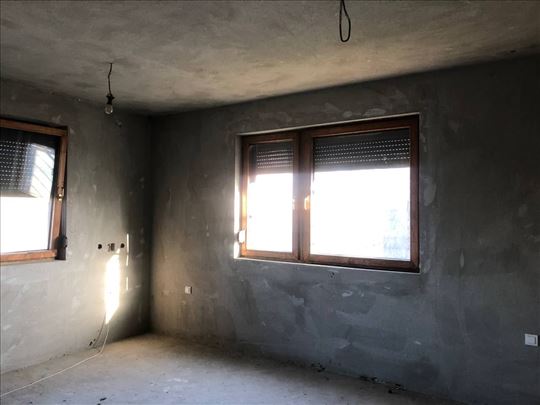Tроспратница у Београду, општина Земун, Батајница