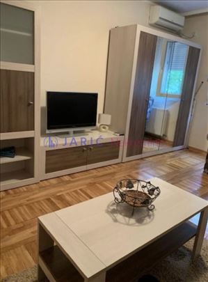 Banovo Brdo 30m2.Garsonjera,mirna lokacija.
