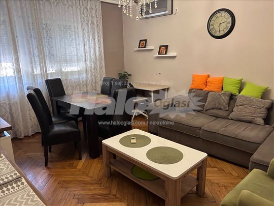 Dvoiposoban stan u strogom centru grada