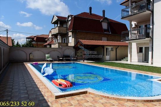 Farmaceutski fakultet - Save Jovanovića 115m2