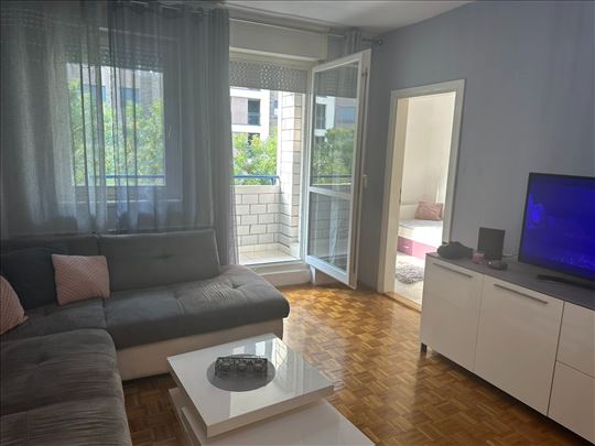 Gandijeva, Immo centar 2.5 lux namešten