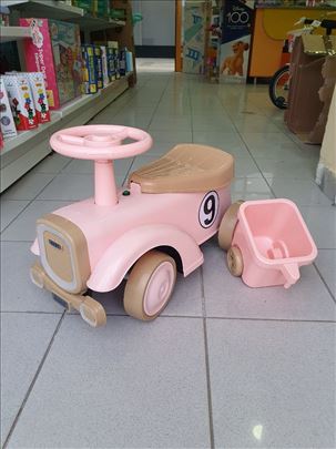 Guralica oldtajmer sa prikolocom mjzika i svetlo