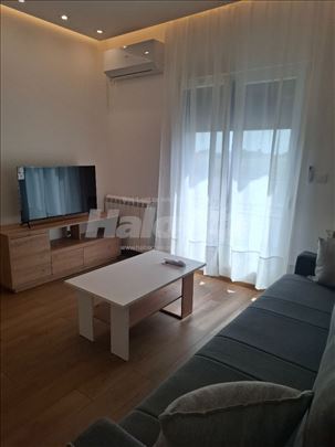 Izadajem LUX garsonjeru u Batajnici