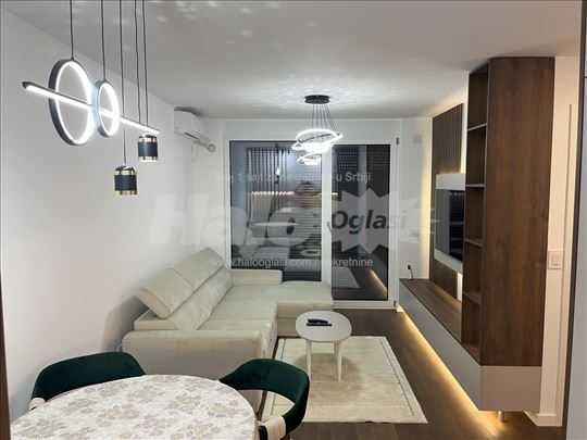 Nov lux stan u Tesla Palace sa garažom
