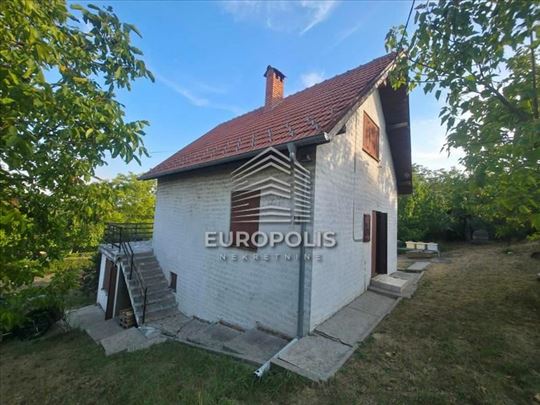 Livadice, uknjižena, može kredit, 6 min. od Boleča