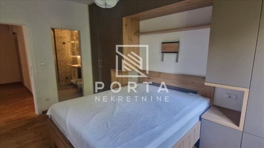 Prodaja stana,Zvezdara,Voje Veljkovića 86m2,trosob