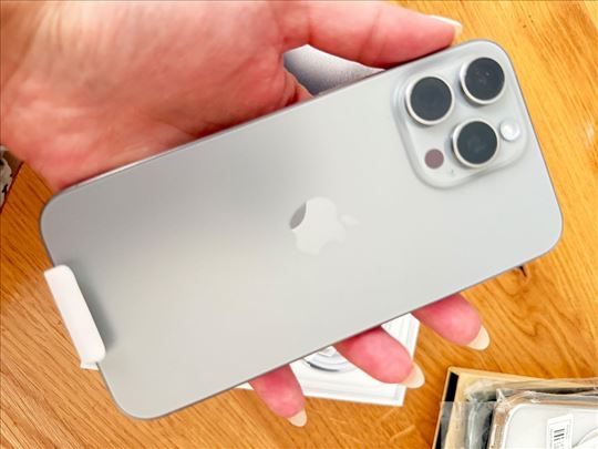 Prodajem Nov neotpakovan iphone 15 pro max 256 gb