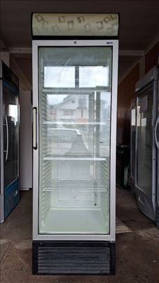Rashladna vitrina 500 litara UGUR