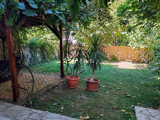 Senjak renovirana kuća sa lepom baštom 260 m2
