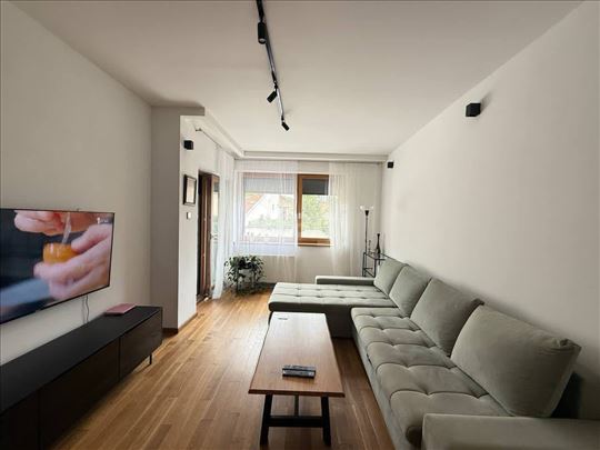 Šestosoban stan na prodaju 134m² sa terasom 100m²