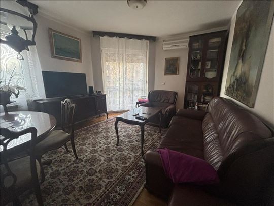 Trosoban stan na Grbavici