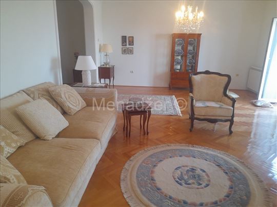 Višnjica luksuzna kuća 480m2, 11.7ari ograđen plac