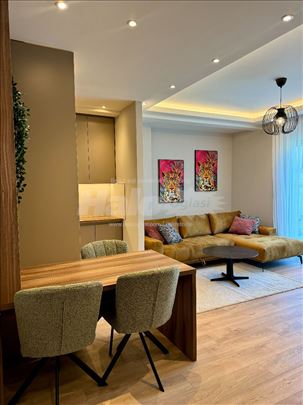 Zemun,lux, 72m (55m+17m terasa), Nov.