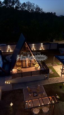 A frame vikendica sa bazenom i djakuzijem