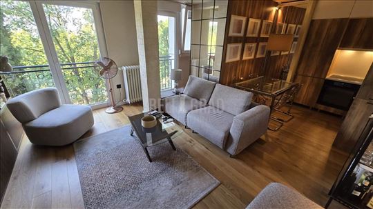 Banovo brdo, luks, komplentno renoviran