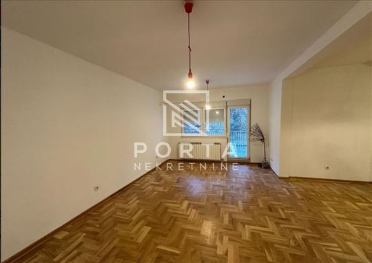 Banovo brdo,stan 67 m2,uknjižen ID#1555