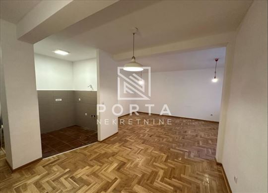 Banovo brdo,stan 67 m2,uknjižen ID#1555