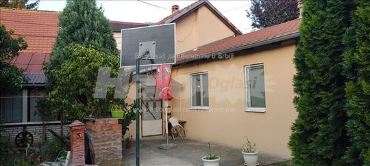 Centar Zemuna, kod bolnice, Vukova 72 m2