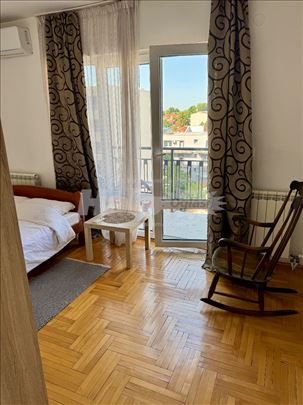 Dvosoban stan kod Vukovog spomenika
