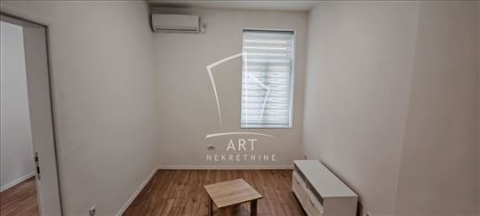 Izdaje se renoviran 1.5 salonac, 25m2 ID#12155