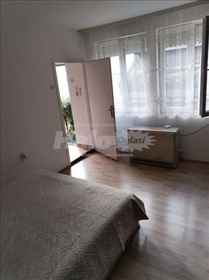Izdajem jednosoban stan Karaburma 0641902399