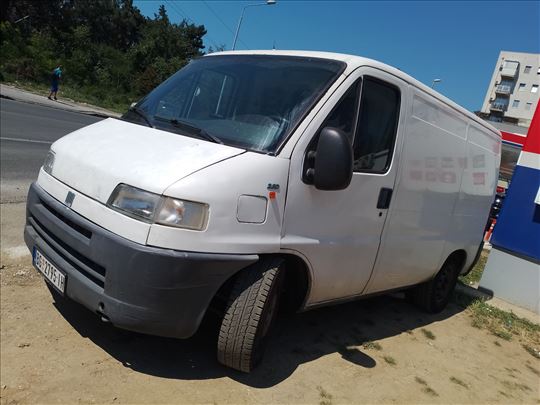 Izdavanje teretnog kombi vozila i putničkog automo