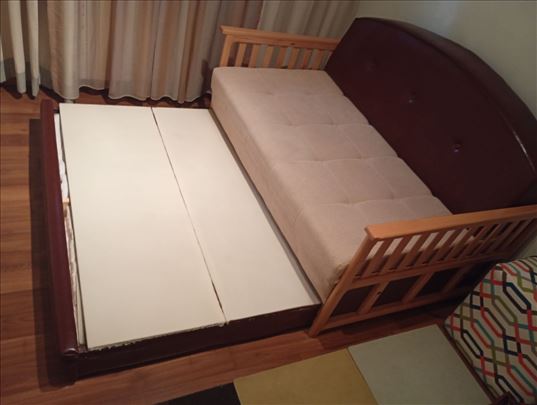 Krevet na razvlačenje sa fiokom za posteljinu