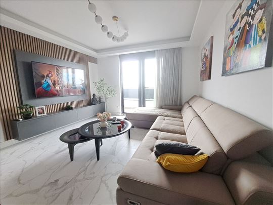 Meandri nov uknjižen trosoban stan 76m2