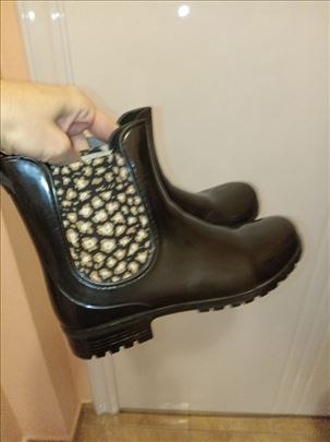 Nove gumene čizme br 38